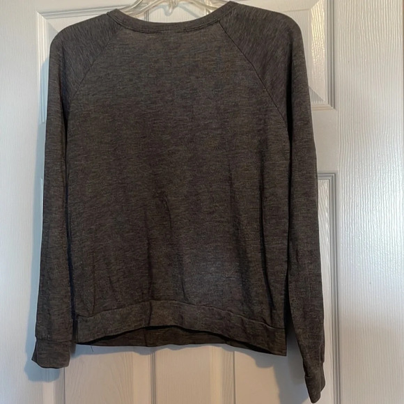 Disney women’s Mickey and Minnie light weight sweatshirt size medium - Picture 5 of 7